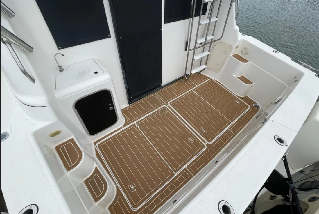Rear Transom entry area